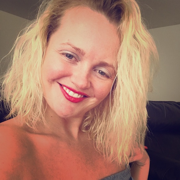 Meet your posher. - Picture 2 of 8